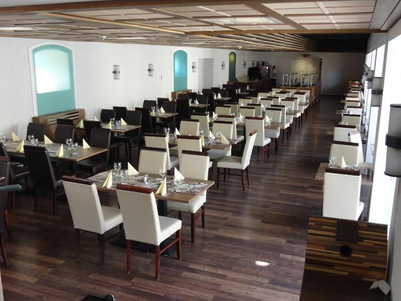 CE Plaza Hotel - Restoran