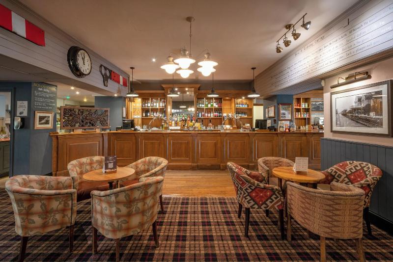 The Avon Causeway Hotel- Inn - Bar