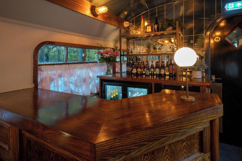 The Avon Causeway Hotel- Inn - Bar