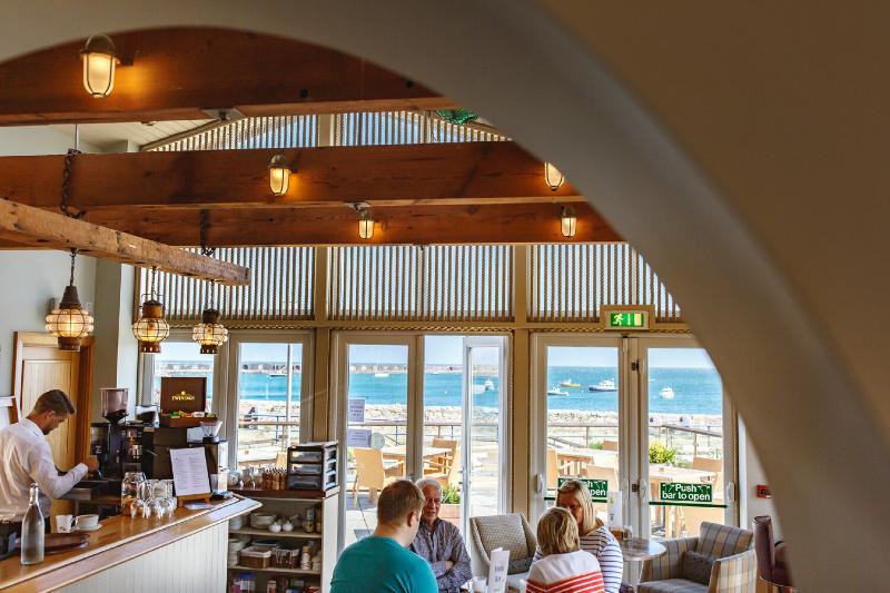 Braye Beach - Bar