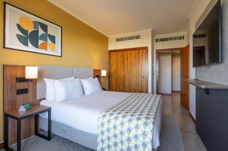 Holiday Inn Algarve Albufeira, an IHG Hotel - Oda