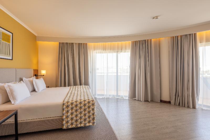 Holiday Inn Algarve Albufeira, an IHG Hotel - Oda