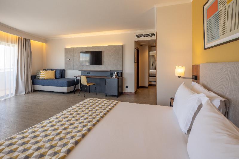 Holiday Inn Algarve Albufeira, an IHG Hotel - Oda