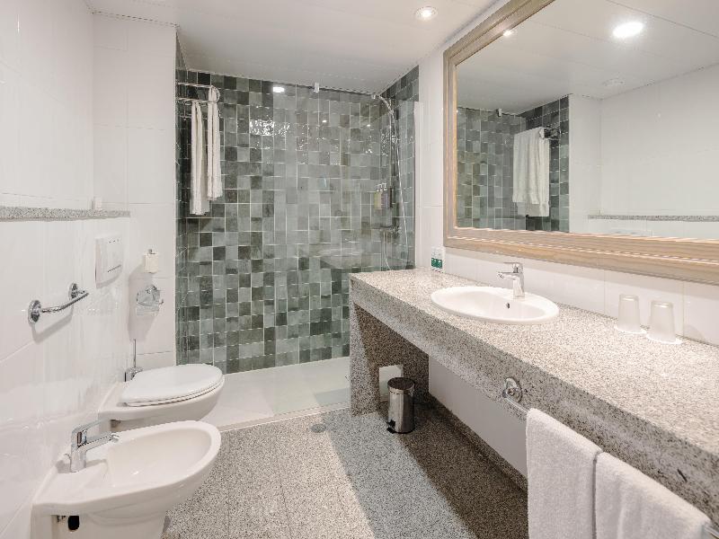 Holiday Inn Algarve Albufeira, an IHG Hotel - Oda