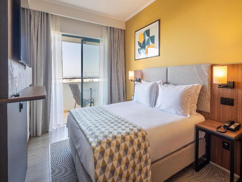 Holiday Inn Algarve Albufeira, an IHG Hotel - Oda