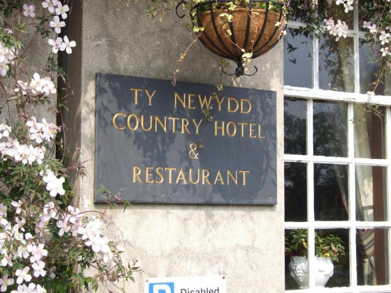 Ty Newydd Country Hotel - Genel