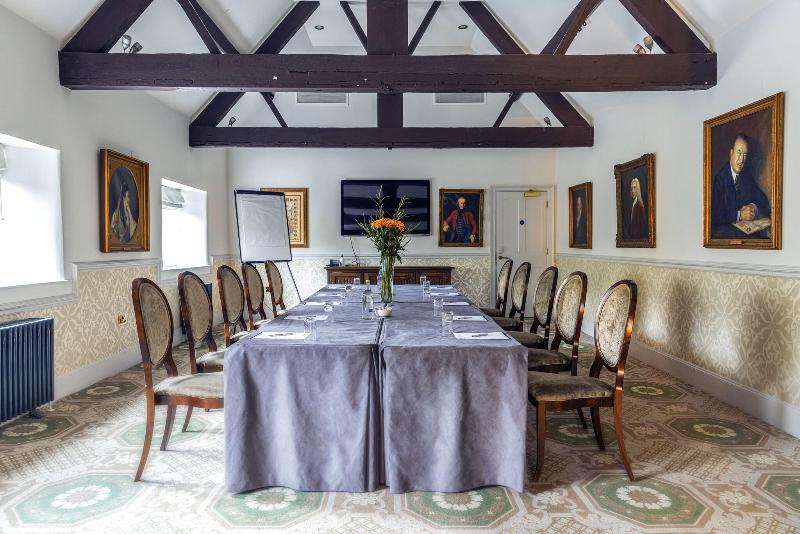 Ellenborough Park - Toplantı