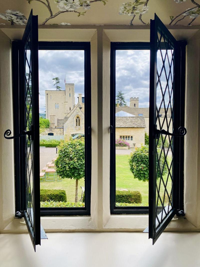Ellenborough Park - Genel