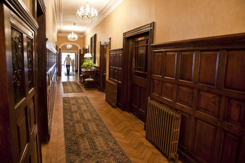 Rowton Hall - Lobi