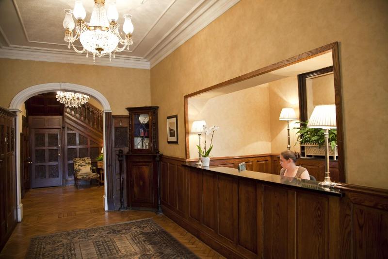 Rowton Hall - Aktivite