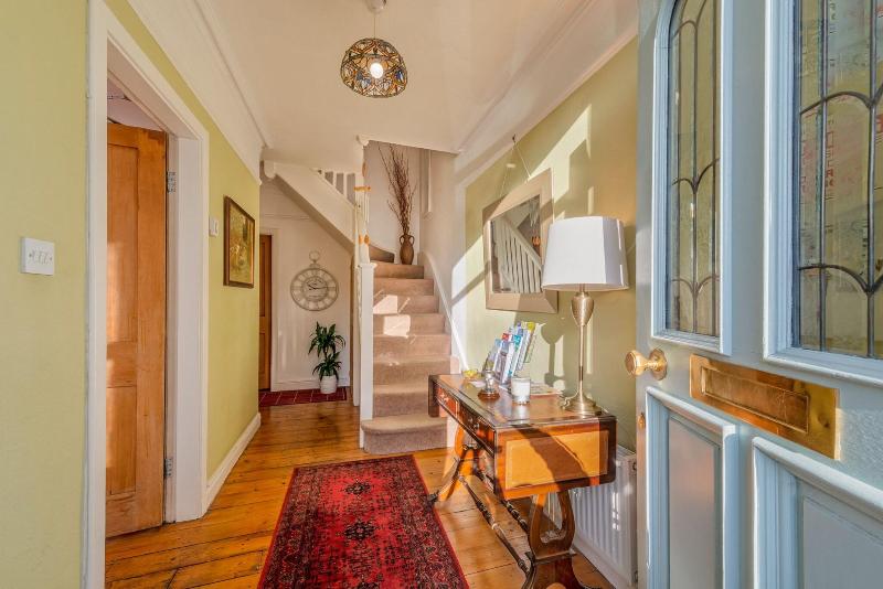 Harry's Bed & Breakfast - Genel