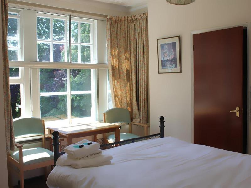 Shelford Lodge - Genel