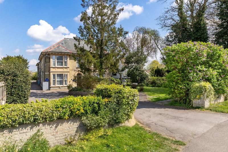 Shelford Lodge - Genel