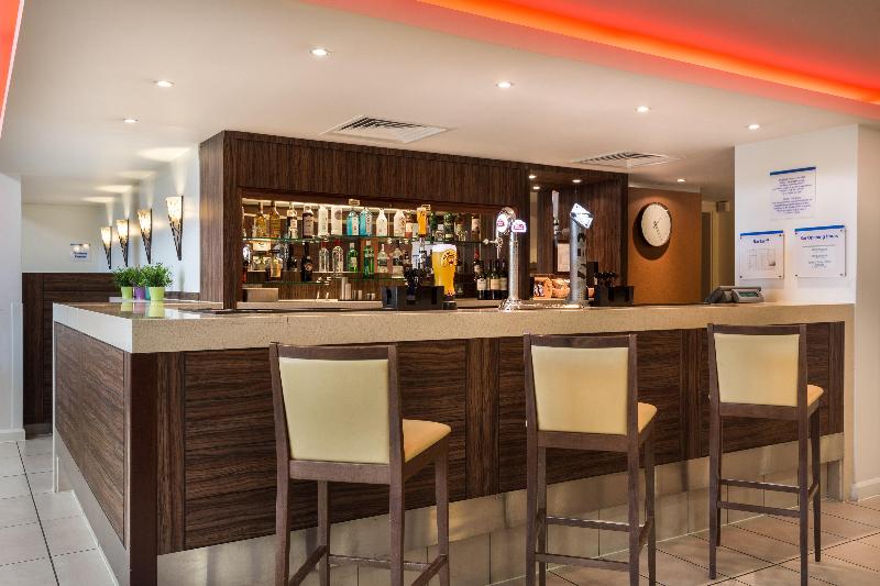 Holiday Inn Express Colchester - Bar