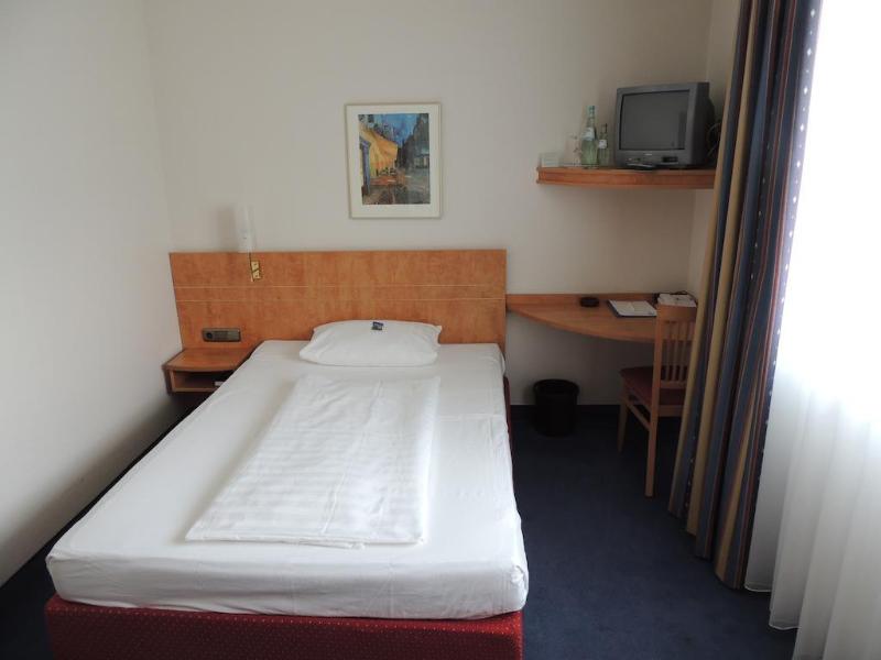 Airport Business Koeln - Genel