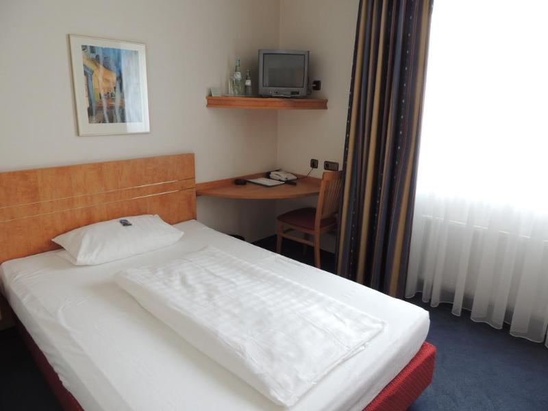 Airport Business Koeln - Genel