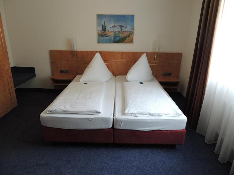 Airport Business Koeln - Genel