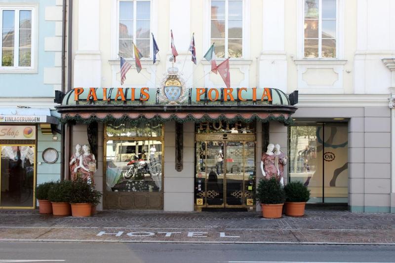 Palais Porcia - Genel