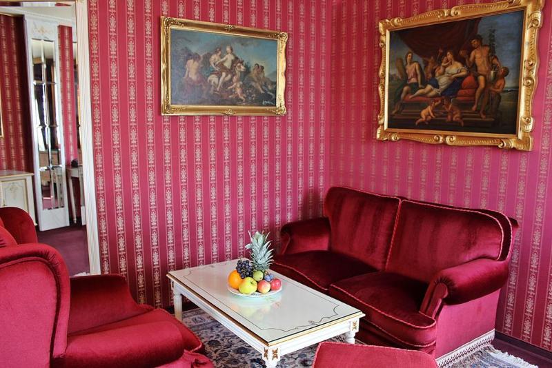 Palais Porcia - Genel