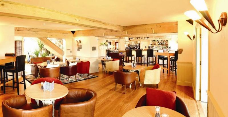 The Farmhouse - Lobi