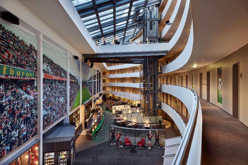 Curve Hotel BayArena - Lobi