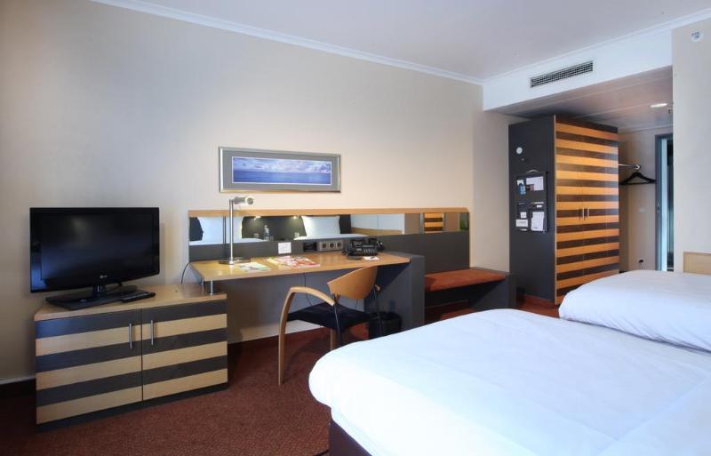 Curve Hotel BayArena - Oda