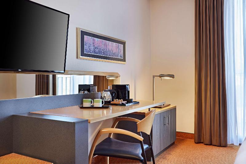 Curve Hotel BayArena - Oda
