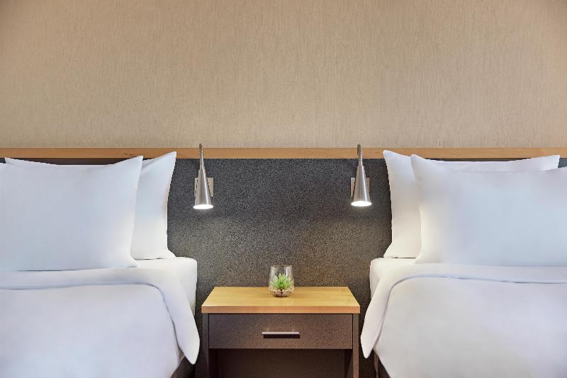 Curve Hotel BayArena - Oda