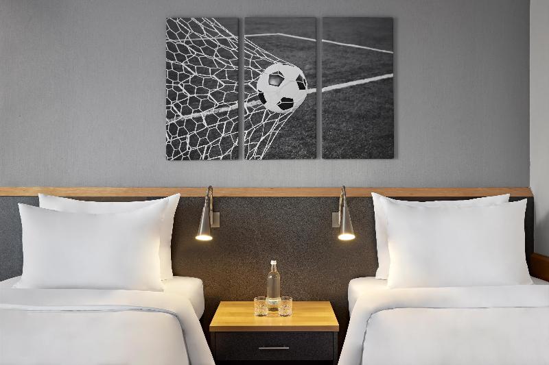 Curve Hotel BayArena - Oda