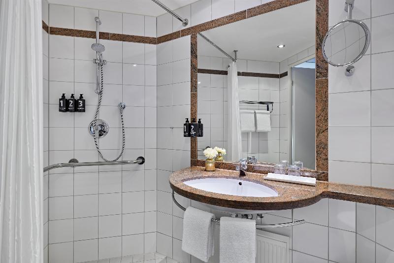 Curve Hotel BayArena - Oda