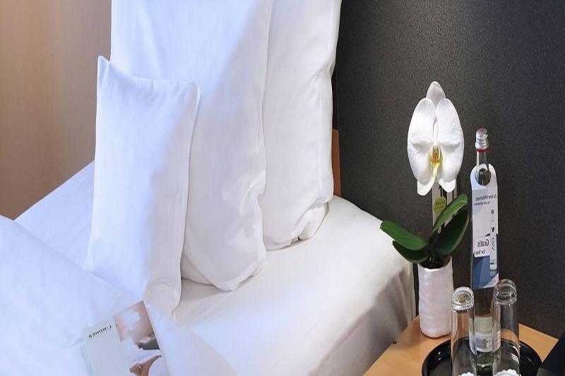 Curve Hotel BayArena - Oda