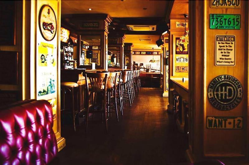Pigeon Beach Hotel Apartments - Bar