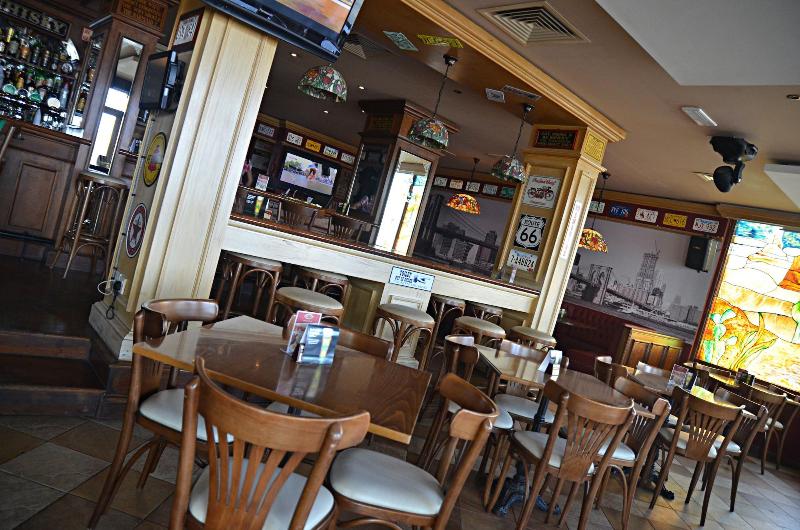 Pigeon Beach Hotel Apartments - Bar