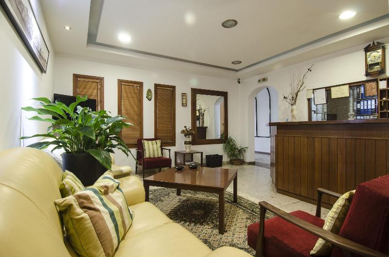 Pigeon Beach Hotel Apartments - Lobi