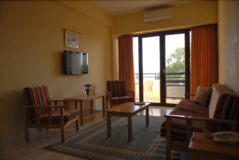 Pigeon Beach Hotel Apartments - Oda