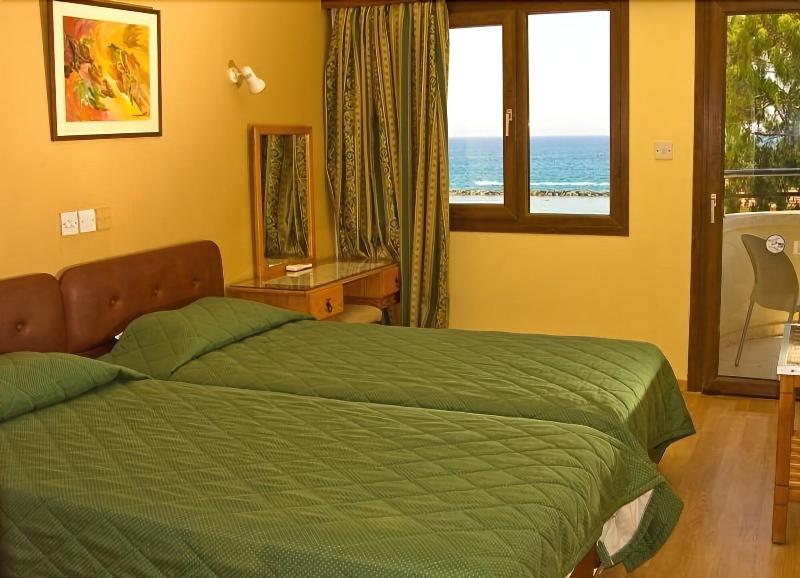 Pigeon Beach Hotel Apartments - Oda