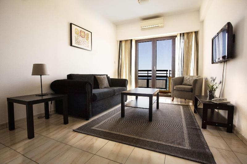 Pigeon Beach Hotel Apartments - Oda