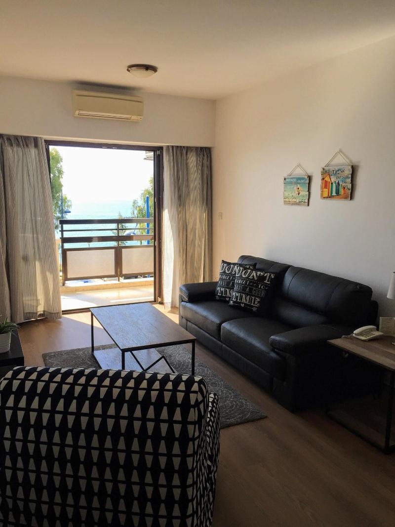 Pigeon Beach Hotel Apartments - Oda
