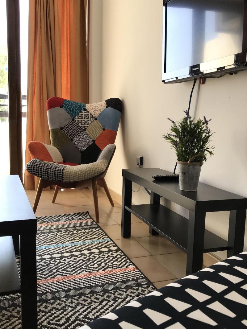 Pigeon Beach Hotel Apartments - Oda