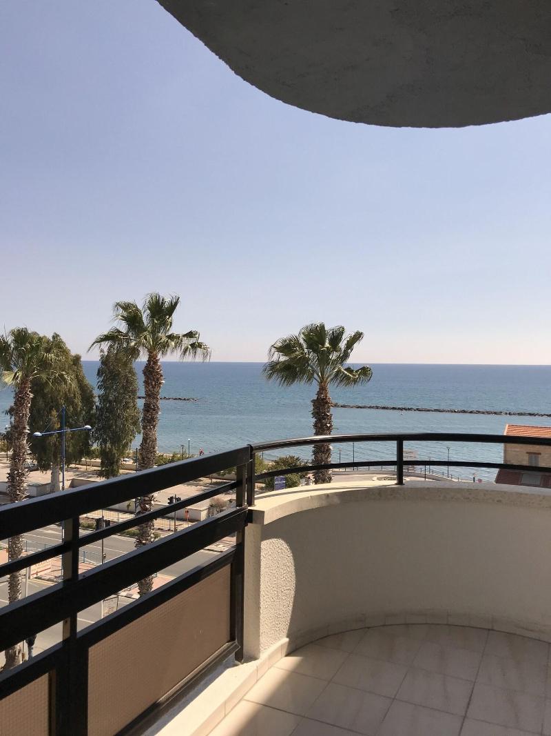 Pigeon Beach Hotel Apartments - Oda
