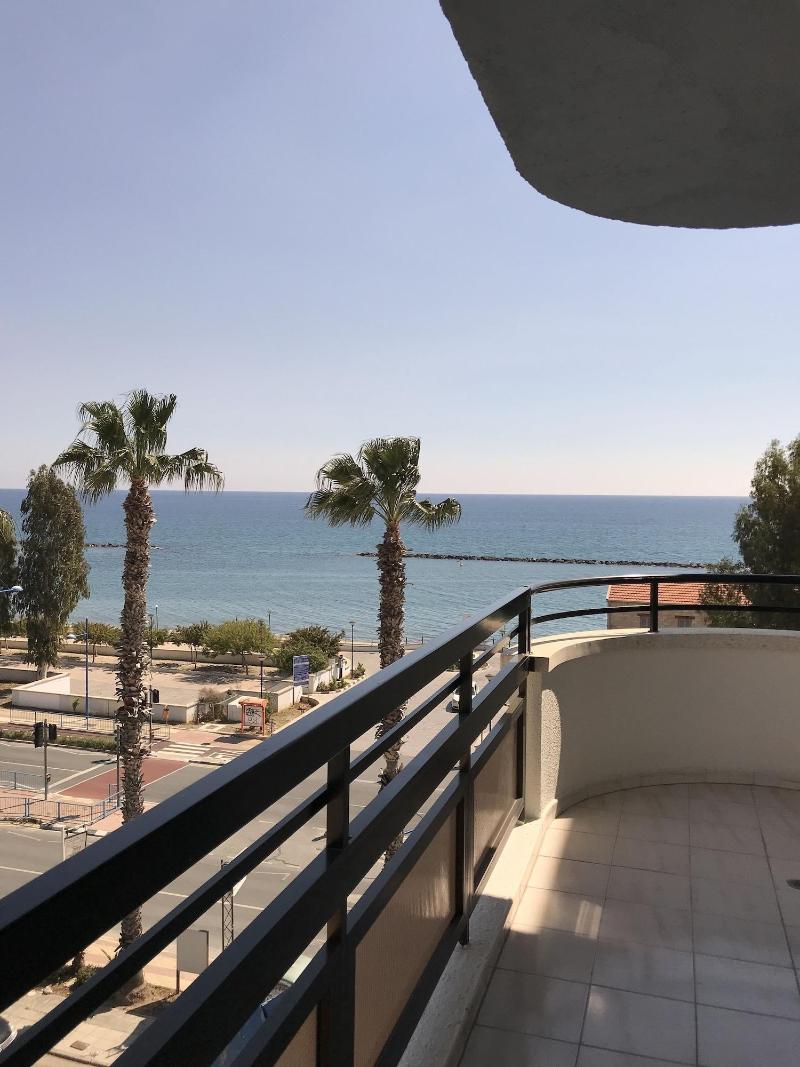 Pigeon Beach Hotel Apartments - Oda