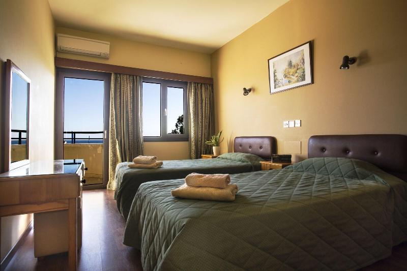 Pigeon Beach Hotel Apartments - Oda