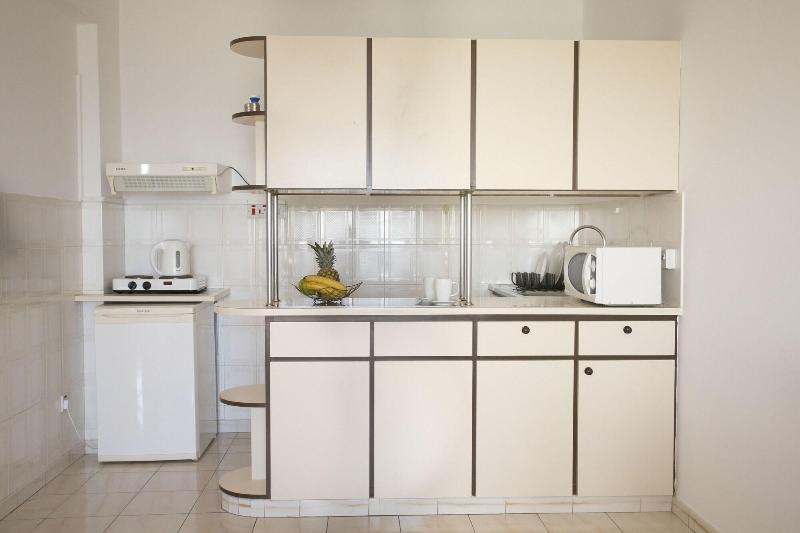 Pigeon Beach Hotel Apartments - Oda