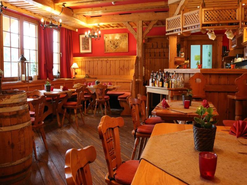 Spanischer Hof - Genel