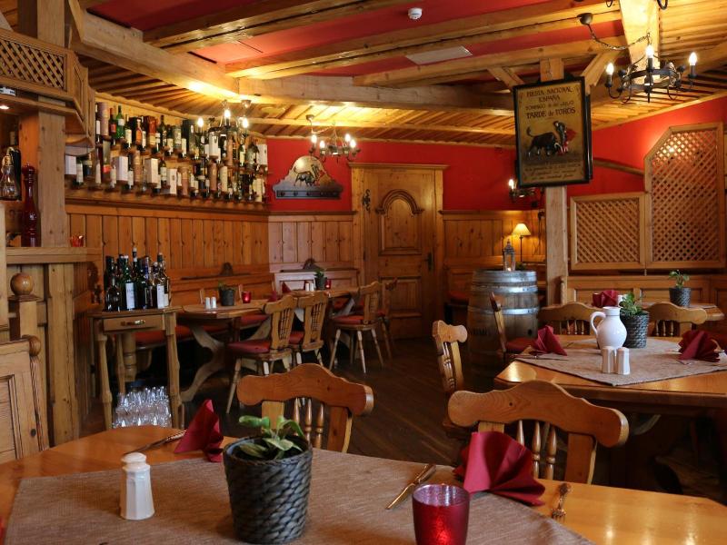Spanischer Hof - Genel