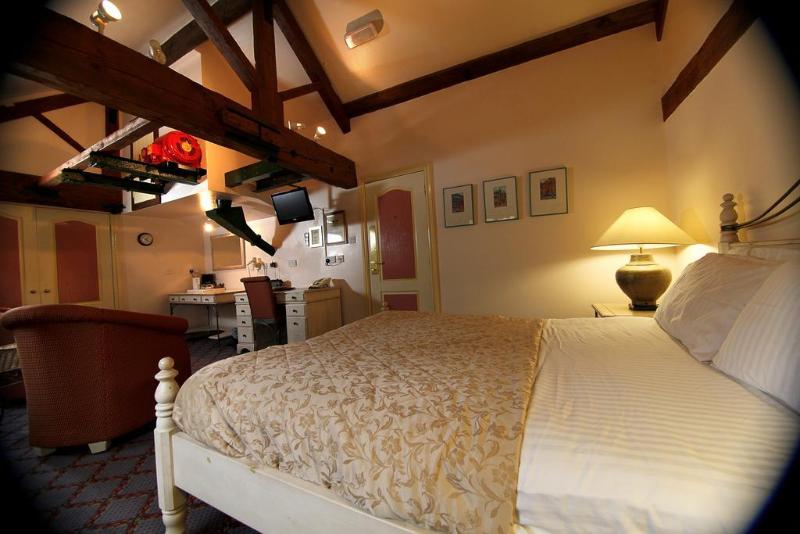 Donington Park Farmhouse Hotel - Genel