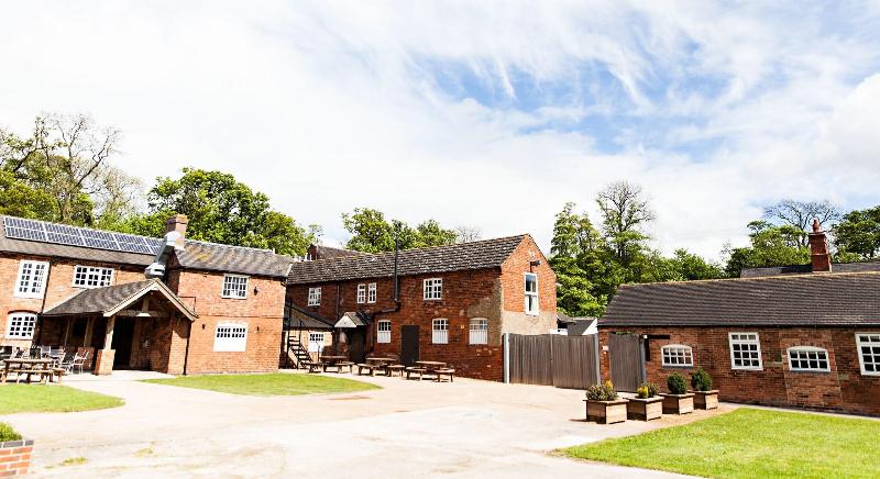 Donington Park Farmhouse Hotel - Teras