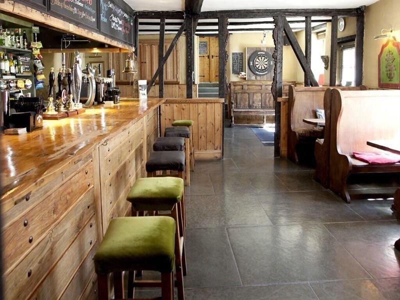The Red Lion - Bar