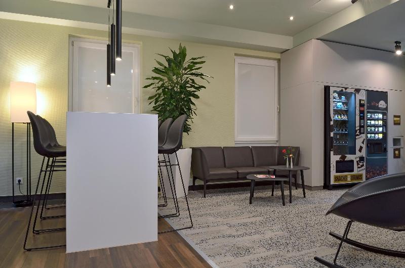 B&B Hotel Düsseldorf City-Süd - Lobi