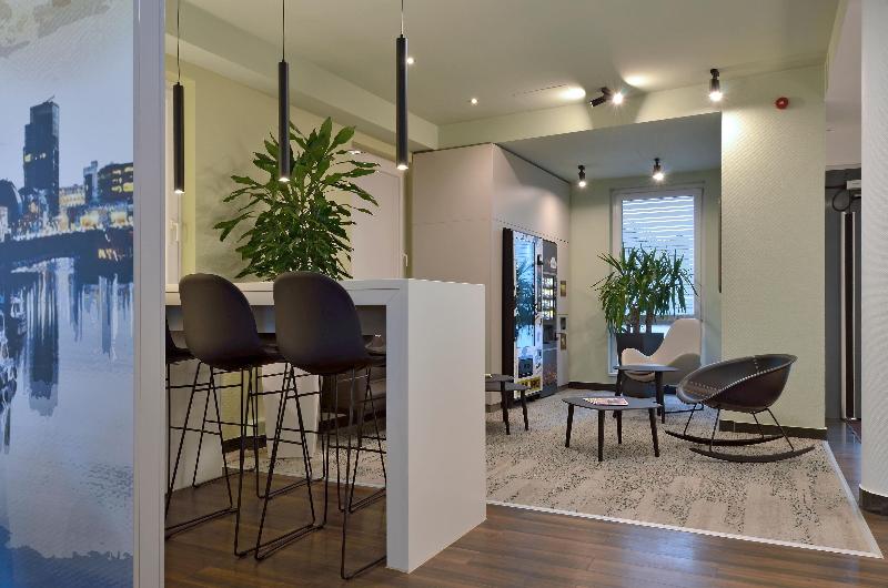 B&B Hotel Düsseldorf City-Süd - Lobi